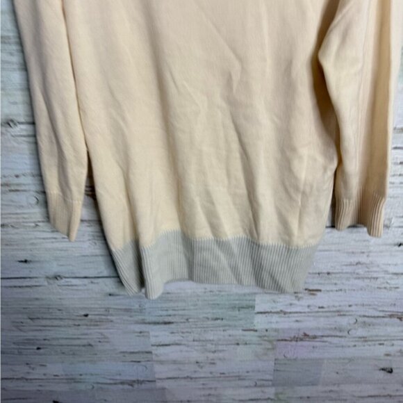 St. John Cream Crew Neck Sweater wool cream gray size medium - Picture 2 of 10